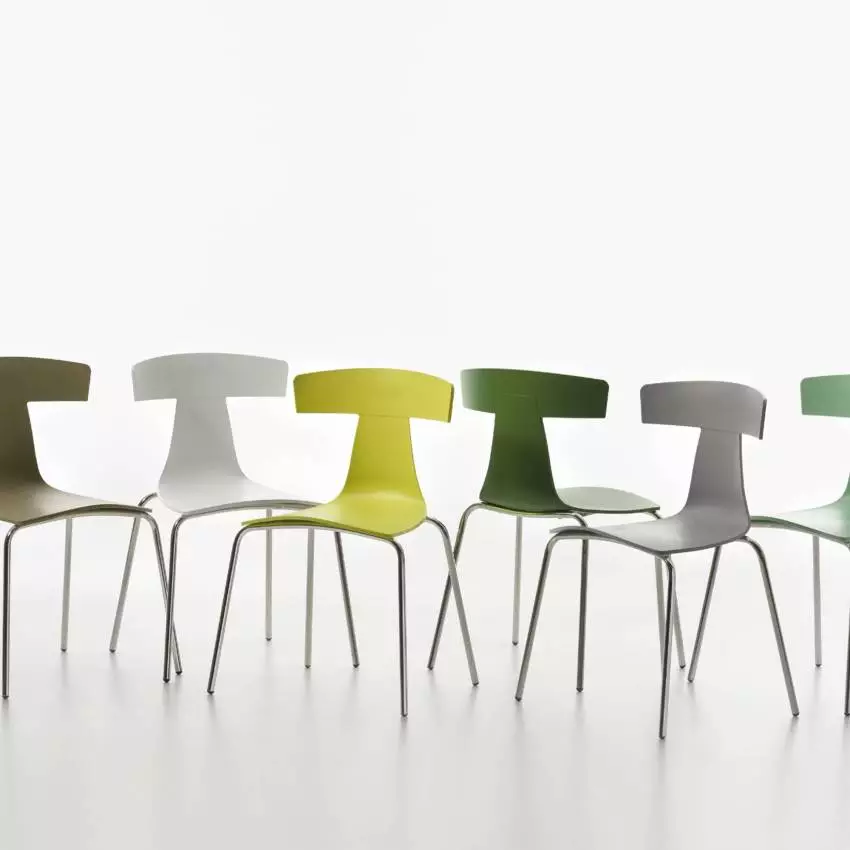 Chaise design en plastique vert pastel REMO / Plank